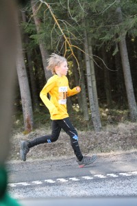 Eero etenee tukka hulmuten