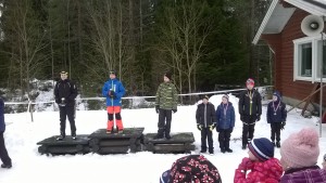 Akusti nappasi kaksi pokaalia, Matti kun ehti jo muihin rientoihin.